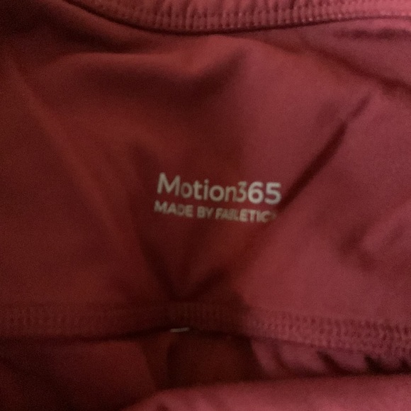 Motion 365 Zip Pocket Maroon Leggings - Picture 4 of 6